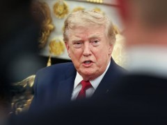 Трамп Ормузын хоолойн асуудалтай холбоотойгоор Оманыг бөмбөгдөнө гэж сүрдүүлжээ