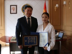“Ерөнхийлөгчийн илгээлт-2100” тэтгэлэгт хөтөлбөрийн төгсөгч Э.Анужин төрөлх нутагтаа хүрэлцэн ирлээ